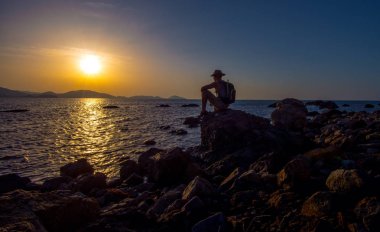 uzun yürüyüşe çıkan kimse güzellik deniz manzara Crimea arka plan üzerinde