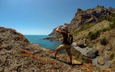 uzun yürüyüşe çıkan kimse güzellik manzara Crimea arka plan üzerinde