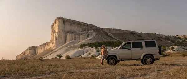 Beleza natureza paisagem, viajando no conceito de carro — Fotografia de Stock