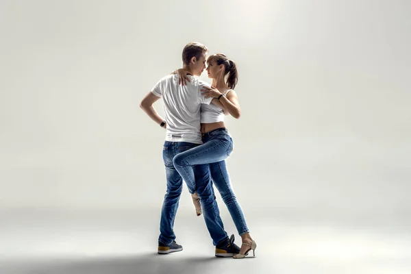 Par dansande sociala danse — Stockfoto