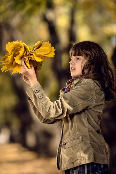 Happy girl outdoor — Stock Photo, Image