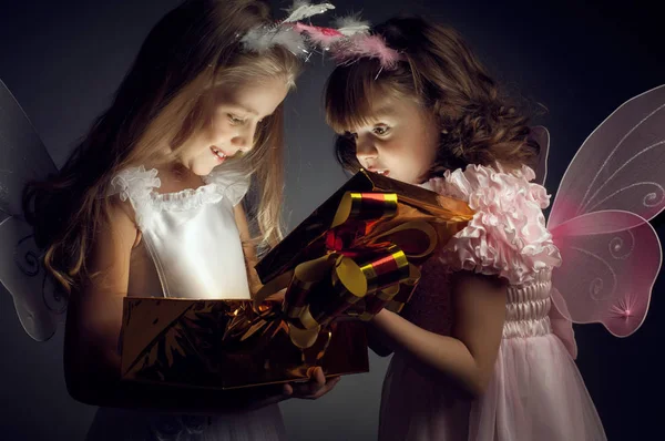 Two little girl with gift — Stock Photo, Image