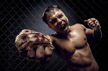 kaslı adam street fighter