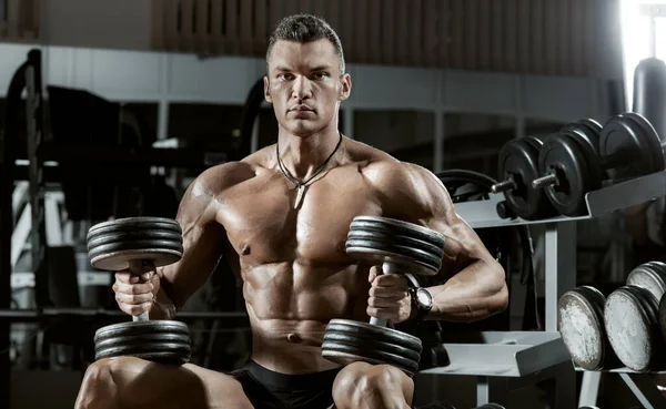 Guy bodybuilder with barbell — Stock Photo, Image