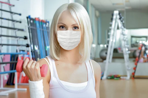 Fitness Girl Gym Medical Mask Concept Covid Coronavirus Pandemic — Stock Photo, Image