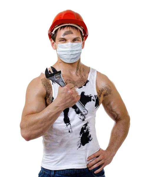 概念コロナウイルス流行Covid 19安全衛生マスクの労働者は白い背景に大きなレンチを持ち隔離された — ストック写真