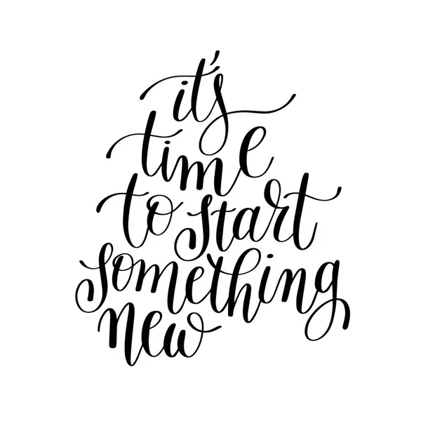 Zijn tijd om te beginnen iets nieuw handgeschreven belettering positieve — Stockvector