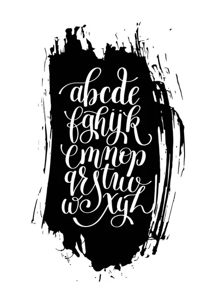 Svarta och vita hand lettering alfabetet design på brush stroke s — Stock vektor