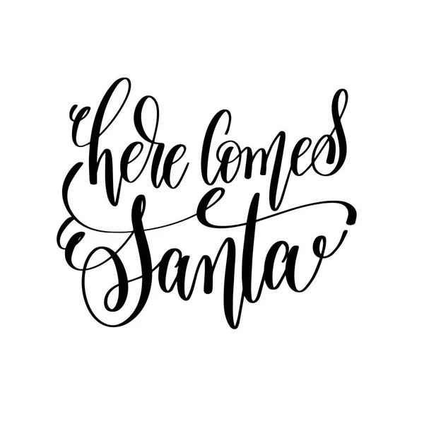 Aqui vem santa mão lettering inscrição para férias de inverno — Vetor de Stock