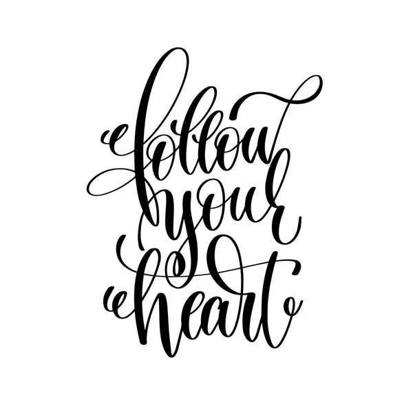Segui il tuo cuore tipografico scritto a mano — Vettoriale Stock
