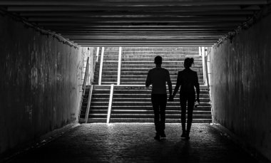 Kiev, Ukrayna-30 Eylül 2016: genç bir çift alt geçide içinde.