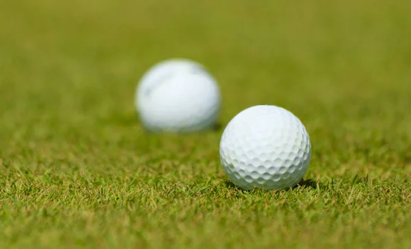 Campo de golf con pelotas — Foto de Stock