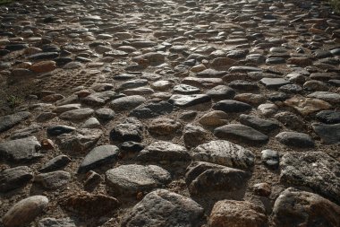 Yol kaldırım tuğla görünümü kapatın. Eski Arnavut kaldırımlı geçit. Sabah saat
