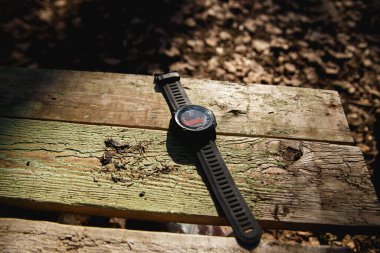 Arkhangelsk, Rusya - 26 Mayıs 2020: Garmin Fenix 3 HR Sapphire 3, birçok açık hava spor aktivitesini izlemek için sıcaklık oranı ve GPS ile en akıllı saat