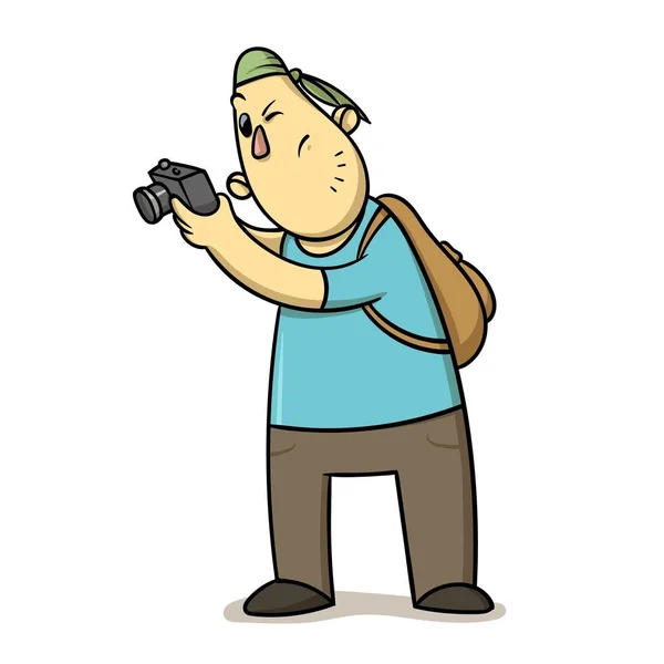 Legrační kreslený turista fotí. Batoh s fotokamerou. Ploché vektorové ilustrace izolované na bílém pozadí. — Stockový vektor