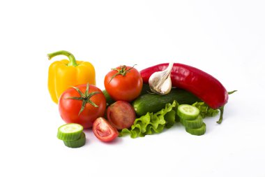 Kırmızı biber, sarı biber domates üzerinde beyaz bir backgrou ile