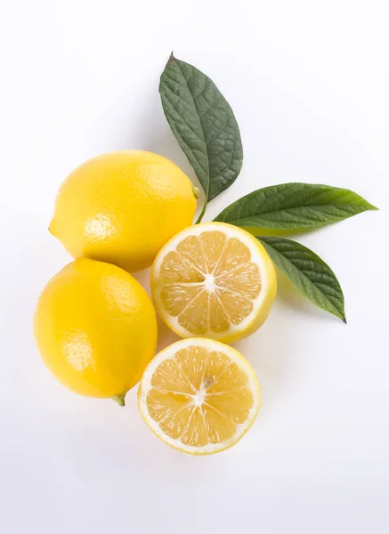 Limoni Con Foglie Fondo Bianco Limoni Freschi Fondo Bianco — Foto Stock