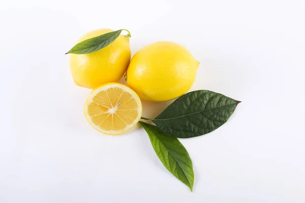 Citrons Avec Des Feuilles Sur Fond Blanc Citrons Frais Sur — Photo