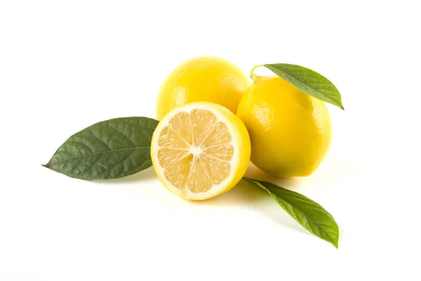 Limoni Con Foglie Fondo Bianco Limoni Freschi Fondo Bianco — Foto Stock