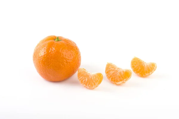 Mandarinas Frescas Aisladas Sobre Fondo Blanco Las Naranjas Están Dispuestas — Foto de Stock