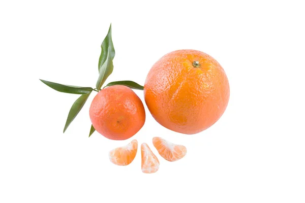 신선한 mandarines 흰색 배경에 고립입니다. 오렌지는 한 — 스톡 사진
