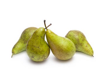 Beyaz bir arka plan üzerinde armut. Kompozisyon armut beyaz bir bac üzerinde