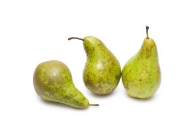 Beyaz bir arka plan üzerinde armut. Kompozisyon armut beyaz bir bac üzerinde