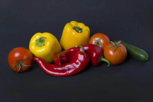 Yellow Red Peppers Tomatoes Dark Background Cucumbers Tomatoes Yellow Peppers — Stock Photo, Image