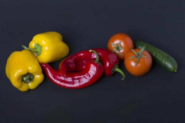 Yellow Red Peppers Tomatoes Dark Background Cucumbers Tomatoes Yellow Peppers — Stock Photo, Image