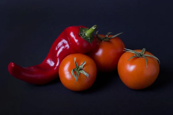 Tomatoes Red Pepper Dark Background Composition Red Peppers Tomatoes Black — Stock Photo, Image