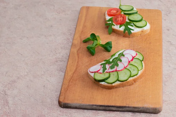 Panini Vegani Con Crema Cagliata Fatta Casa Con Erbe Aromatiche — Foto Stock