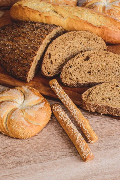 Pan Crujiente Con Bollos Baguettes Franceses Pan Crujiente Fresco Fondo —  Fotos de Stock