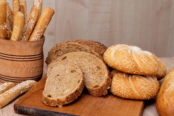 Pan Crujiente Con Bollos Baguettes Franceses Pan Crujiente Fresco Fondo —  Fotos de Stock