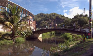 Saint George's - Grenada tropik ada - Ulusal kriket Stadyumu