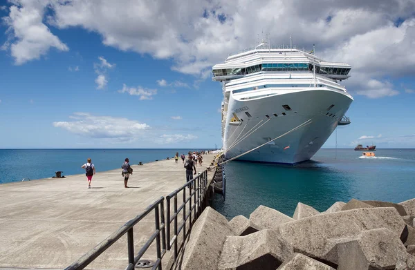 Saint George's - Grenada tropical island - Cruise ship — Stock Photo, Image