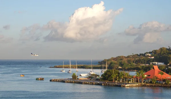 Saint Lucia tropikalna wyspa - Castries harbor — Zdjęcie stockowe