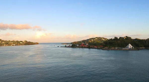 Saint Lucia tropik ada - Castries liman 