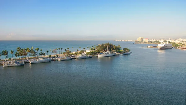Santo Domingo waterfront, strandlinjen och shyline - Dominikanska Republiken — Stockfoto
