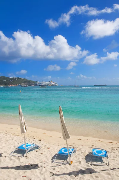 Great Bay beach - Philipsburg Sint Maarten - karibské tropický ostrov — Stock fotografie