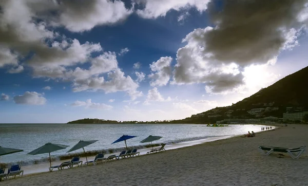 Great Bay beach - Philipsburg Sint Maarten - karibské tropický ostrov — Stock fotografie