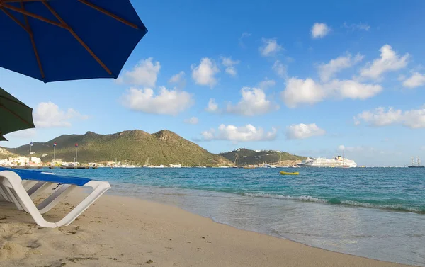 Grande spiaggia della baia - Philipsburg Sint Maarten - isola tropicale dei Caraibi — Foto Stock