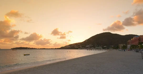 Great Bay beach - Philipsburg Sint Maarten - karibské tropický ostrov — Stock fotografie