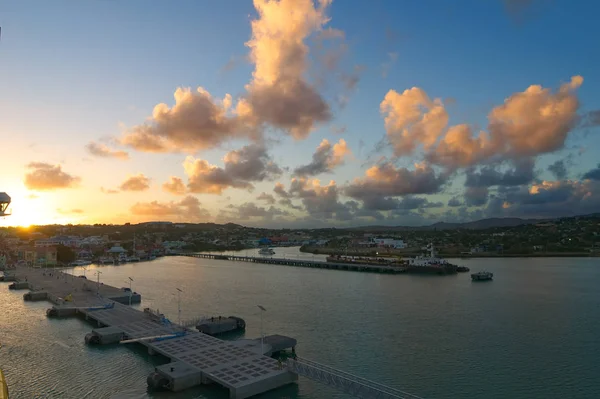 Saint John 's Harbour bei Sonnenaufgang - Antigua und Barbuda — Stockfoto