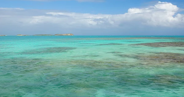 Antigua isla y costa - Saint John 's - Antigua y Barbuda — Foto de Stock