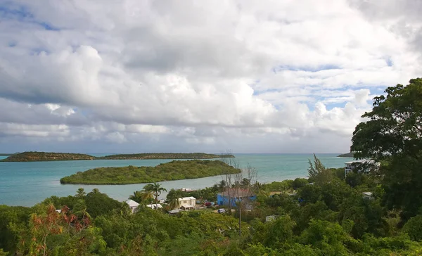 Antigua isla y costa - Saint John 's - Antigua y Barbuda — Foto de Stock