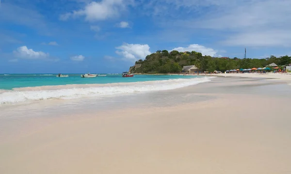 Larga bahía Costa atlántica - Mar Caribe - Antigua y Barbuda — Foto de Stock