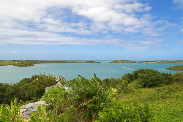 Mercer'lar Creek Atlantik Okyanusu kıyısı - Saint John's - Antigua ve Barbuda bay
