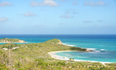 Half Moon Bay Atlantik Okyanusu kıyısı - Karayip tropik ada - Antigua ve Barbuda