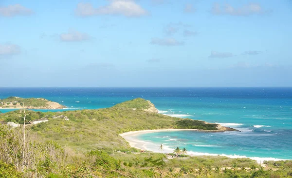 Half Moon Bay Atlantik Okyanusu kıyısı - Karayip tropik ada - Antigua ve Barbuda