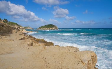 Half Moon Bay Atlantik Okyanusu kıyısı - Karayip tropik ada - Antigua ve Barbuda